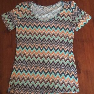 Beautiful chevron BKE shirt